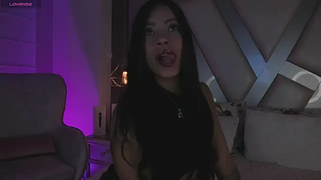 Amber villalobos  online show from 17, 12, 2025