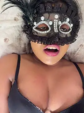 Snapshot of Bella_Luna18 chatting on 11, 11, 2025 Bella Luna18 online show from 11, 11, 2025