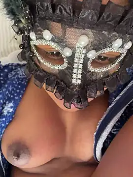 Snapshot of Bella_Luna18 chatting on 24, 11, 2025 Bella Luna18 online show from 24, 11, 2025