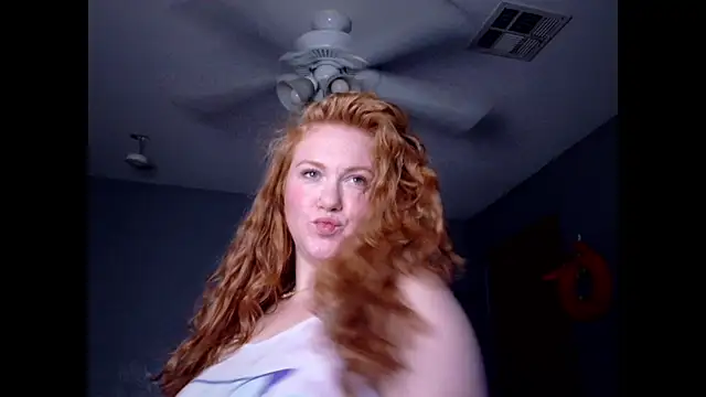 Snapshot of Scarlettredff chatting on 10, 10, 2025 Scarlettredff online show from 10, 10, 2025