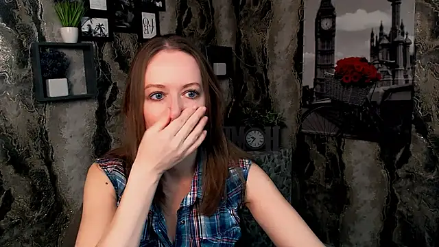 Snapshot of GloriaSi_ chatting on 22, 12, 2025 GloriaSi online show from 22, 12, 2025