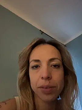 Snapshot of Annelibre chatting on 1, 2, 2025 Annelibre online show from 1, 2, 2025