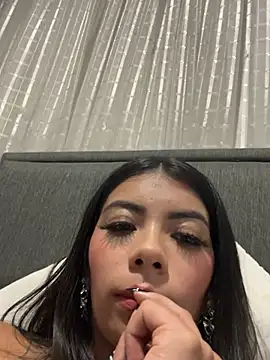 Snapshot of NattGomez chatting on 5, 1, 2025 NattGomez online show from 5, 1, 2025
