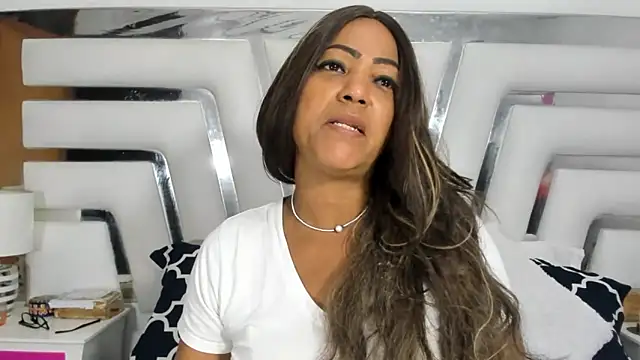 SaraaJhons online show from 8, 3, 2025