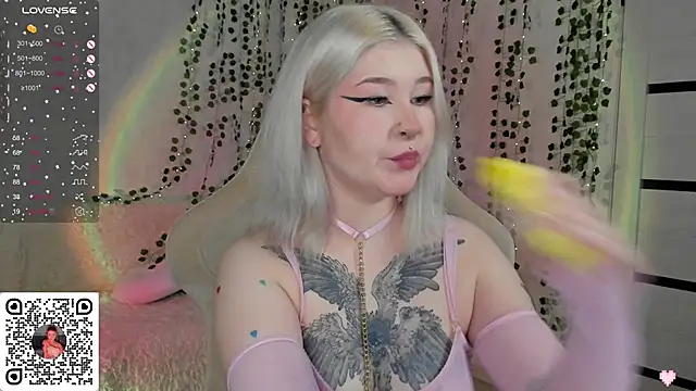 Snapshot of chillycharm chatting on 13, 1, 2025 chillycharm online show from 13, 1, 2025