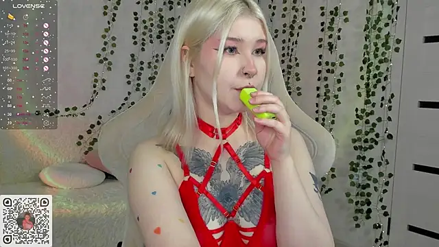 Snapshot of chillycharm chatting on 1, 3, 2025 chillycharm online show from 1, 3, 2025