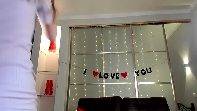 Emma Flin online show from 23, 4, 2026