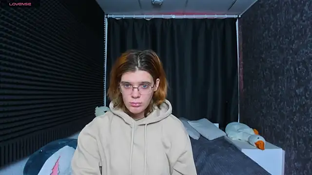 Snapshot of KIKI_Krash chatting on 17, 2, 2025 KIKI Krash online show from 17, 2, 2025