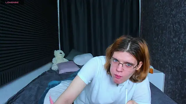 Snapshot of KIKI_Krash chatting on 17, 2, 2025 KIKI Krash online show from 17, 2, 2025