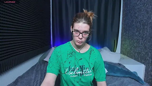 Snapshot of KIKI_Krash chatting on 24, 2, 2025 KIKI Krash online show from 24, 2, 2025