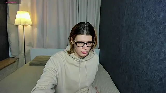 Snapshot of KIKI_Krash chatting on 8, 3, 2025 KIKI Krash online show from 8, 3, 2025