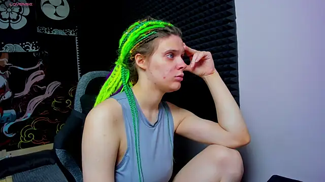 Snapshot of KIKI_Krash chatting on 13, 10, 2025 KIKI Krash online show from 13, 10, 2025