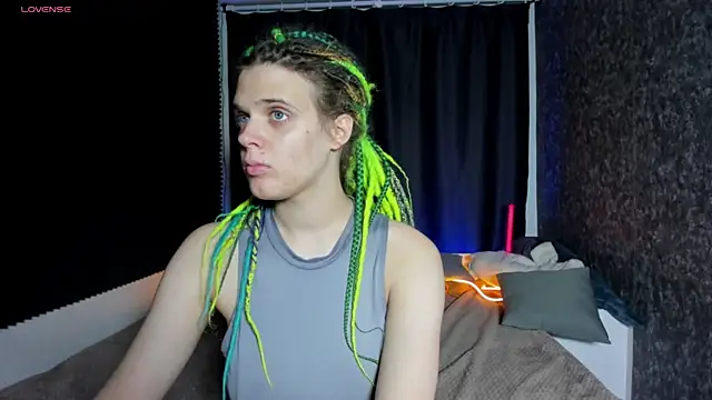 Snapshot of KIKI_Krash chatting on 14, 10, 2025 KIKI Krash online show from 14, 10, 2025