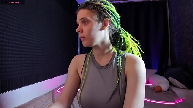 Snapshot of KIKI_Krash chatting on 24, 10, 2025 KIKI Krash online show from 24, 10, 2025