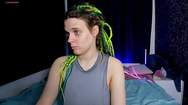 Snapshot of KIKI_Krash chatting on 21, 11, 2025 KIKI Krash online show from 21, 11, 2025