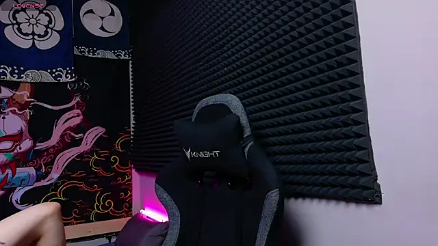 Snapshot of KIKI_Krash chatting on 28, 11, 2025 KIKI Krash online show from 28, 11, 2025