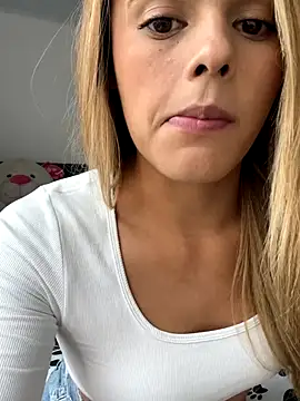 ZoeJohnsoon online show from 13, 12, 2025