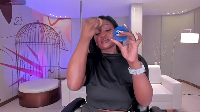 Snapshot of SavannahStorm chatting on 28, 11, 2025 SavannahStorm online show from 28, 11, 2025