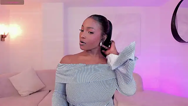 Snapshot of SavannahStorm chatting on 5, 12, 2025 SavannahStorm online show from 5, 12, 2025