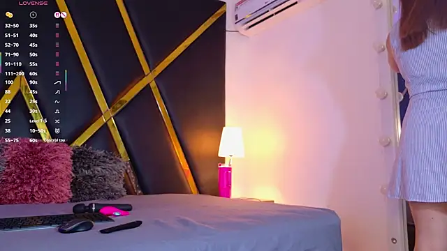 Adel Nesbiit online show from 10, 9, 2025