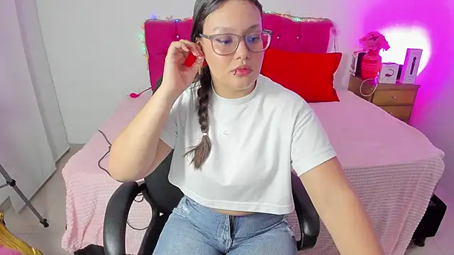 Snapshot of SofiaJoness_ chatting on 23, 12, 2024 SofiaJoness online show from 23, 12, 2024