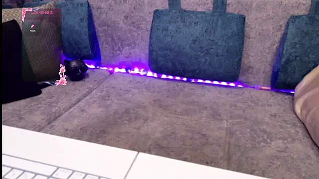 Snapshot of blackcat142 chatting on 4, 10, 2025 blackcat142 online show from 4, 10, 2025