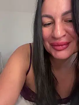 Snapshot of Helena7077 chatting on 13, 11, 2025 Helena7077 online show from 13, 11, 2025