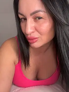 Snapshot of Helena7077 chatting on 25, 11, 2025 Helena7077 online show from 25, 11, 2025