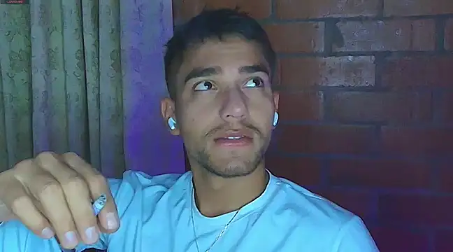 Snapshot of Leandro_valenzuela chatting on 5, 2, 2025 Leandro valenzuela online show from 5, 2, 2025