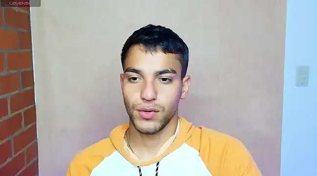 Snapshot of Leandro_valenzuela chatting on 4, 3, 2025 Leandro valenzuela online show from 4, 3, 2025