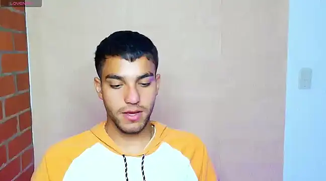 Snapshot of Leandro_valenzuela chatting on 4, 3, 2025 Leandro valenzuela online show from 4, 3, 2025