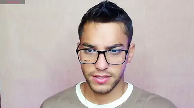 Snapshot of Leandro_valenzuela chatting on 4, 3, 2025 Leandro valenzuela online show from 4, 3, 2025