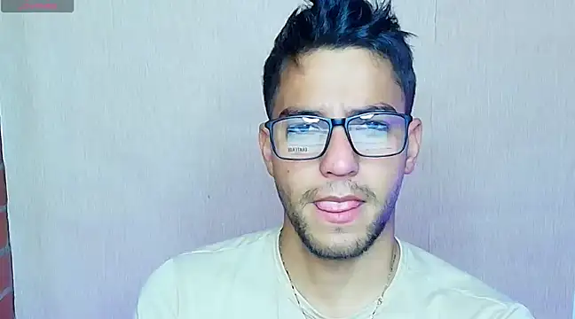 Snapshot of Leandro_valenzuela chatting on 4, 3, 2025 Leandro valenzuela online show from 4, 3, 2025