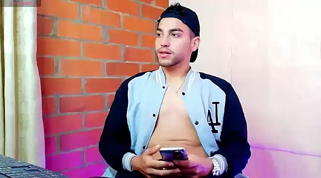 Snapshot of Leandro_valenzuela chatting on 6, 3, 2025 Leandro valenzuela online show from 6, 3, 2025