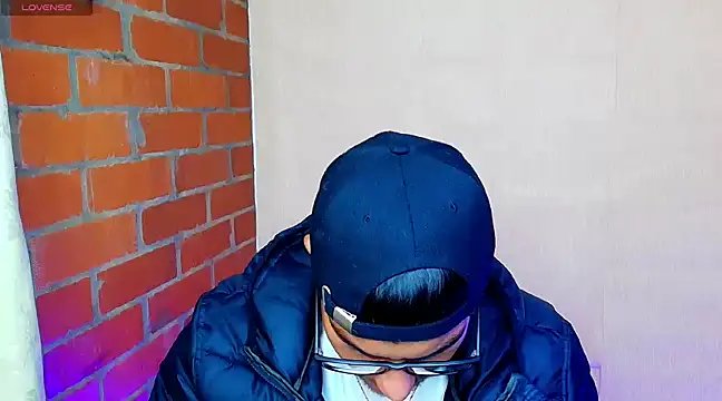 Snapshot of Leandro_valenzuela chatting on 7, 3, 2025 Leandro valenzuela online show from 7, 3, 2025