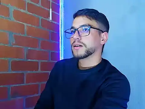 Snapshot of Leandro_valenzuela chatting on 15, 9, 2025 Leandro valenzuela online show from 15, 9, 2025