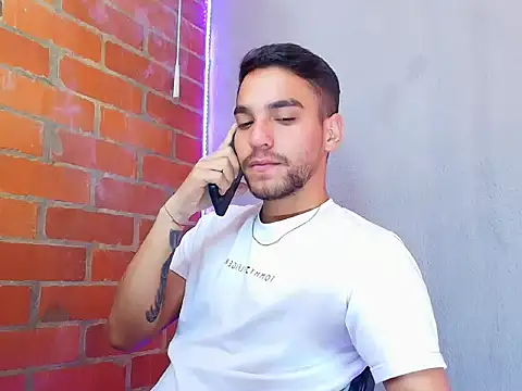 Snapshot of Leandro_valenzuela chatting on 2, 10, 2025 Leandro valenzuela online show from 2, 10, 2025