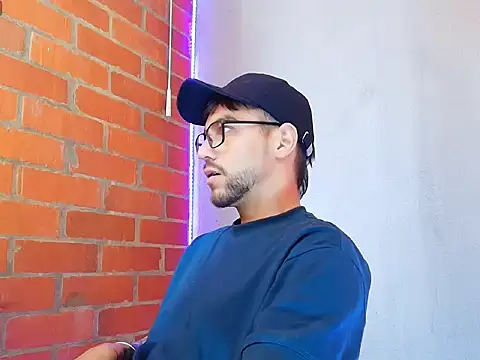 Snapshot of Leandro_valenzuela chatting on 6, 10, 2025 Leandro valenzuela online show from 6, 10, 2025
