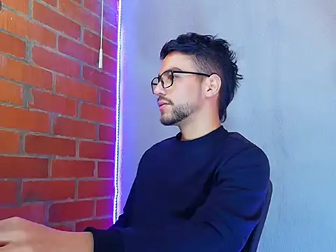 Snapshot of Leandro_valenzuela chatting on 8, 10, 2025 Leandro valenzuela online show from 8, 10, 2025