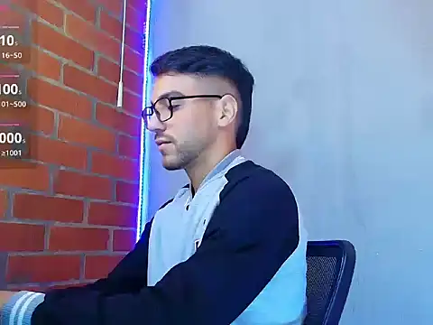 Snapshot of Leandro_valenzuela chatting on 13, 10, 2025 Leandro valenzuela online show from 13, 10, 2025