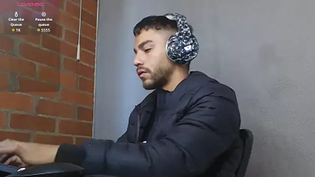 Leandro valenzuela online show from 4, 4, 2026