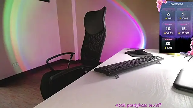 Estefany777 online show from 26, 10, 2025