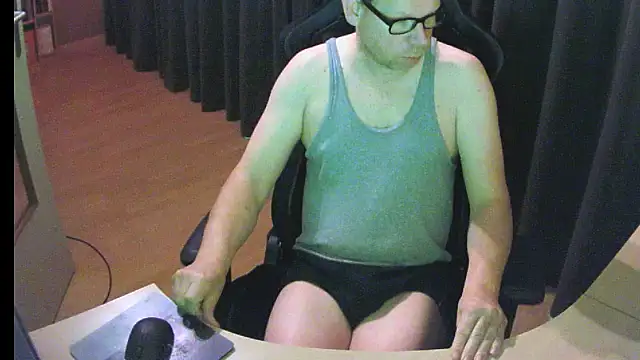 Snapshot of kinkyslet8 chatting on 4, 12, 2025 kinkyslet8 online show from 4, 12, 2025