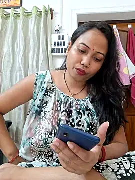 Snapshot of DREAM_GIRL-30 chatting on 4, 3, 2025 DREAM GIRL-30 online show from 4, 3, 2025