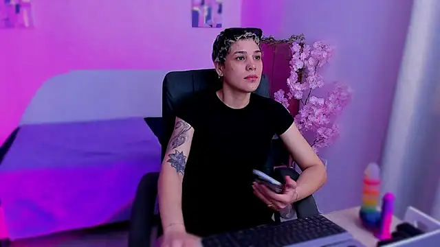 Charlee pink online show from 28, 11, 2025