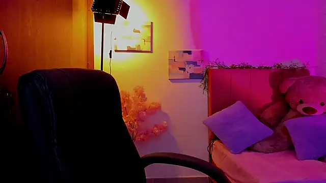 Charlee pink online show from 27, 3, 2026