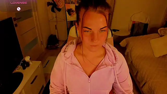 Snapshot of masha19981 chatting on 13, 10, 2025 masha19981 online show from 13, 10, 2025