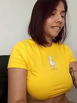 Snapshot of LucyMartelli chatting on 5, 2, 2025 LucyMartelli online show from 5, 2, 2025