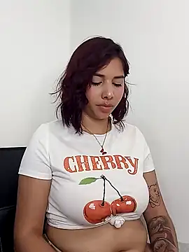 Snapshot of LucyMartelli chatting on 6, 2, 2025 LucyMartelli online show from 6, 2, 2025