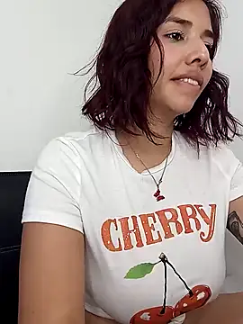 Snapshot of LucyMartelli chatting on 6, 2, 2025 LucyMartelli online show from 6, 2, 2025